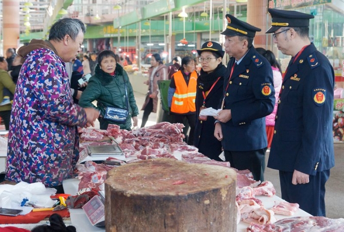 贛州市南康區(qū)市場(chǎng)監(jiān)管局開展冬季豬肉市場(chǎng)專項(xiàng)檢查