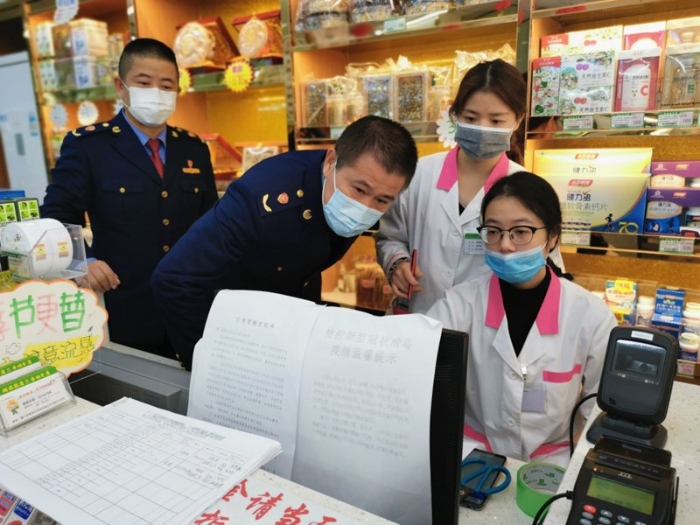 廈門市集美區(qū)市場監(jiān)管局檢查藥店疫情防控藥械供應