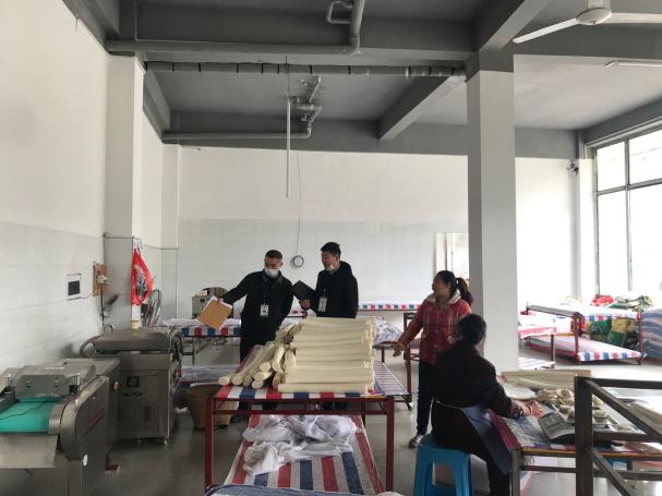 在2020年3月12日依法對轄區(qū)石廂子彝族鄉(xiāng)所有的食品小作坊進行了全面檢查。