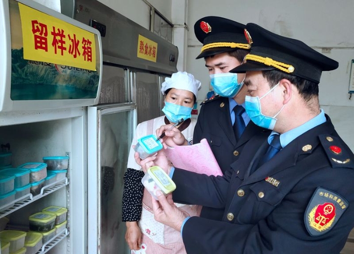江西于都：開(kāi)展畢業(yè)年級(jí)學(xué)生返?！暗谝徊汀笔称窓z查 (2)