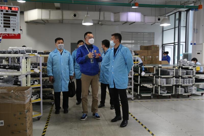 圖為天津市藥監(jiān)局在一家企業(yè)檢查調(diào)研。（天津市藥監(jiān)局供圖）