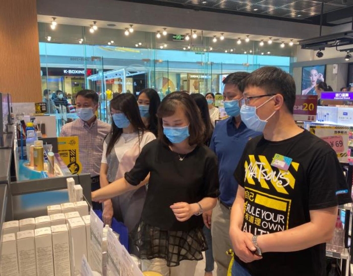 四川化妝品宣傳周圖片。