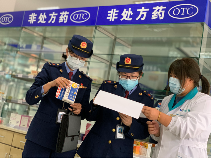 圖為檢查現(xiàn)場