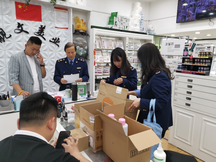 圖為檢查現(xiàn)場。
