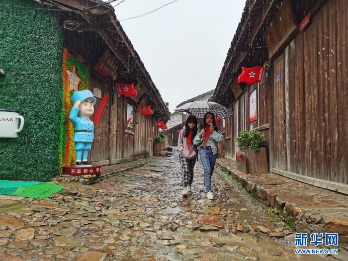 這是位于福建龍巖長(zhǎng)汀縣中復(fù)村紅軍街（4月27日攝）。新華社記者秦宏攝