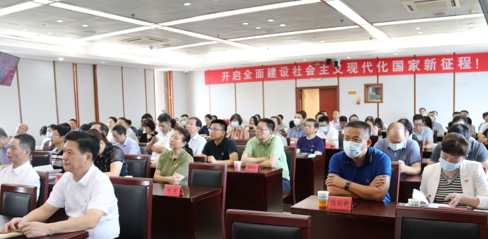 圖為福建省藥監(jiān)局集中組織收看慶祝中國共產(chǎn)黨成立100周年大會。