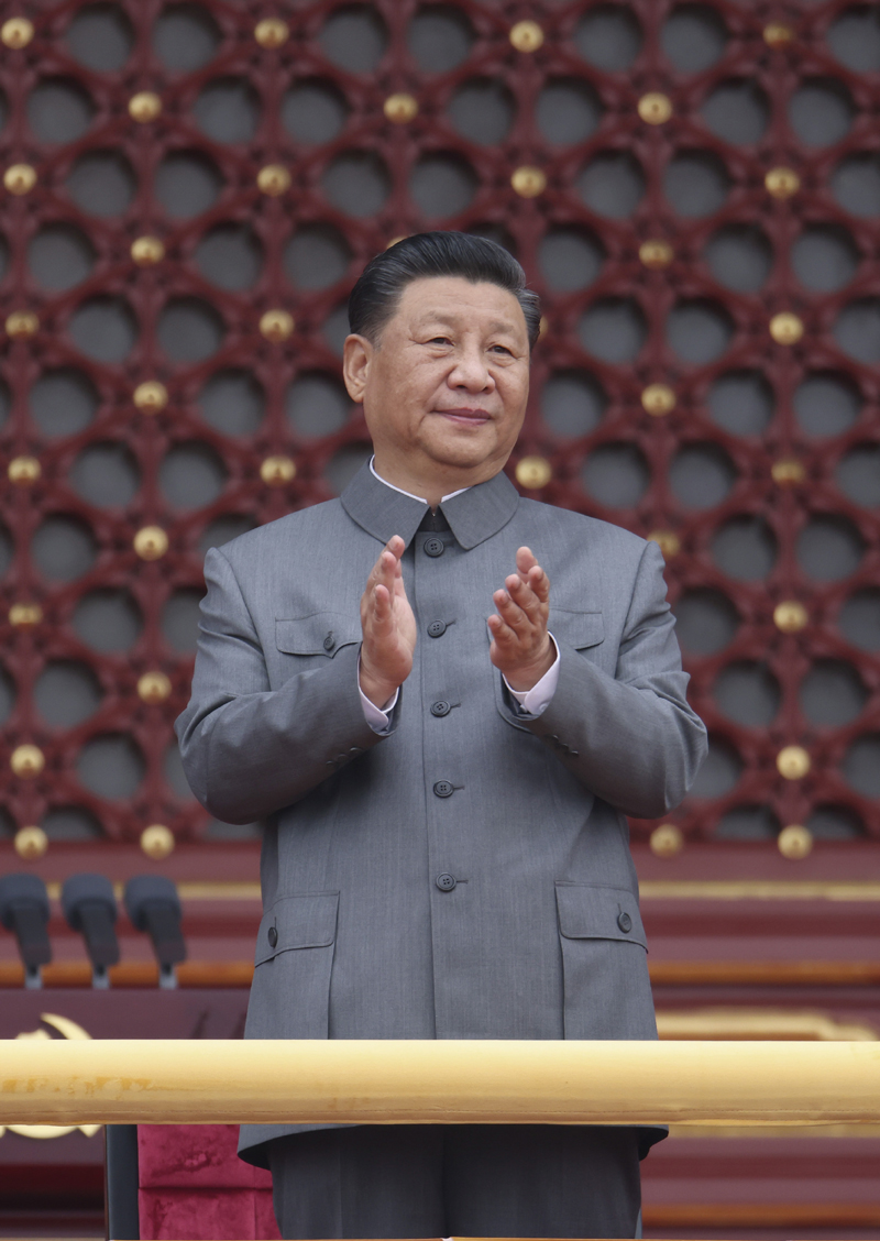 2021年7月1日，慶祝中國(guó)共產(chǎn)黨成立100周年大會(huì)在北京天安門(mén)廣場(chǎng)隆重舉行。中共中央總書(shū)記、國(guó)家主席、中央軍委主席習(xí)近平發(fā)表重要講話(huà)。這是習(xí)近平在天安門(mén)城樓上。 新華社記者 龐興雷/攝