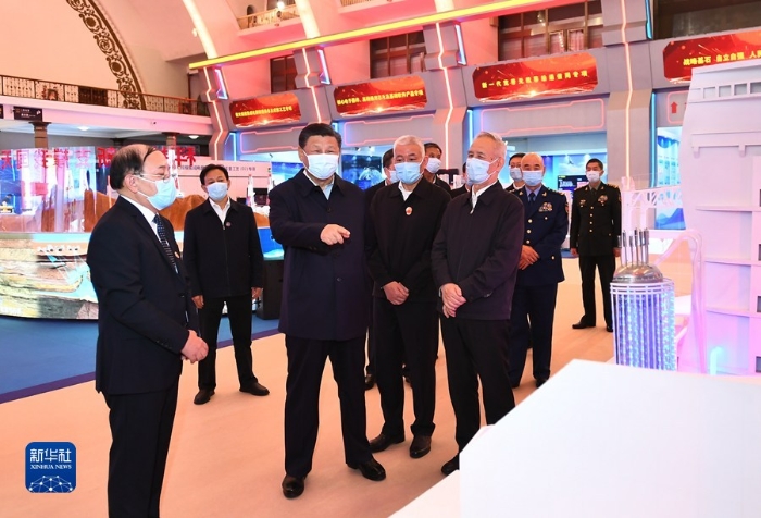 10月26日，中共中央總書記、國家主席、中央軍委主席習(xí)近平在北京展覽館參觀國家“十三五”科技創(chuàng)新成就展。 新華社記者 謝環(huán)馳 攝