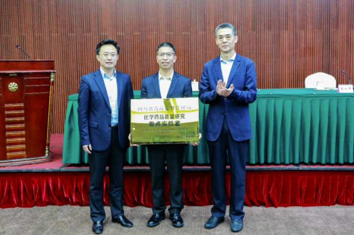 圖為授牌儀式現(xiàn)場。