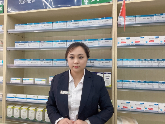 遼寧省—國(guó)藥遼寧專業(yè)藥房連鎖有限公司遼腫分店—薛春華（工作照）