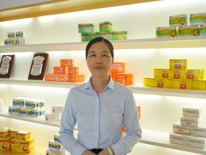 海南省-?？谑?海南葫蘆娃藥業(yè)集團(tuán)股份有限公司-劉萍--6寸工作照2