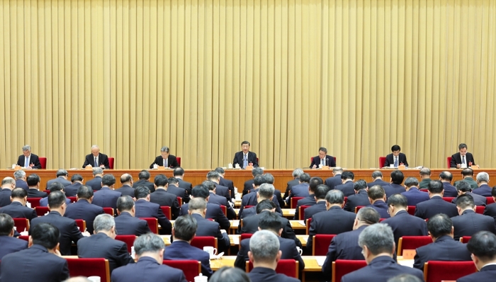 12月11日至12日，中央經(jīng)濟(jì)工作會(huì)議在北京舉行。中共中央總書記、國(guó)家主席、中央軍委主席習(xí)近平出席會(huì)議并發(fā)表重要講話。李強(qiáng)、趙樂(lè)際、王滬寧、蔡奇、丁薛祥、李希出席會(huì)議。新華社記者 姚大偉 攝