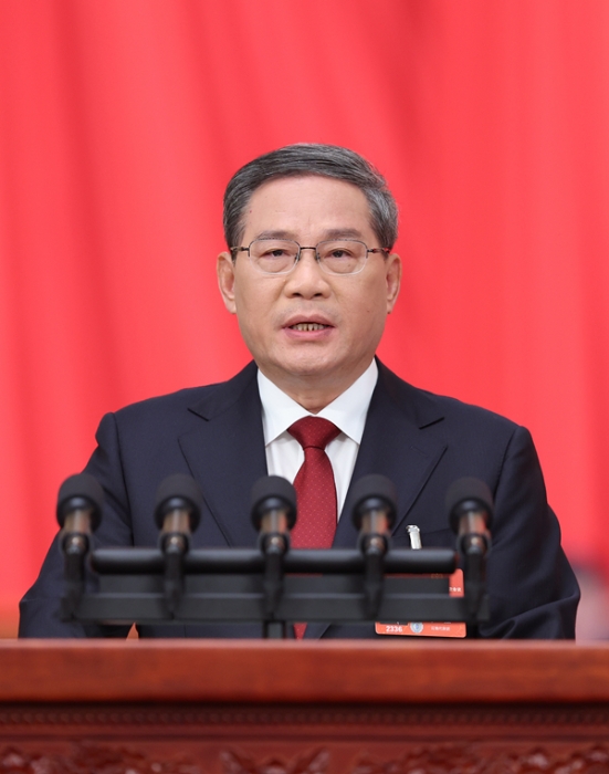 3月5日，第十四屆全國人民代表大會(huì)第二次會(huì)議在北京人民大會(huì)堂開幕。國務(wù)院總理李強(qiáng)作政府工作報(bào)告。?新華社記者 姚大偉 攝