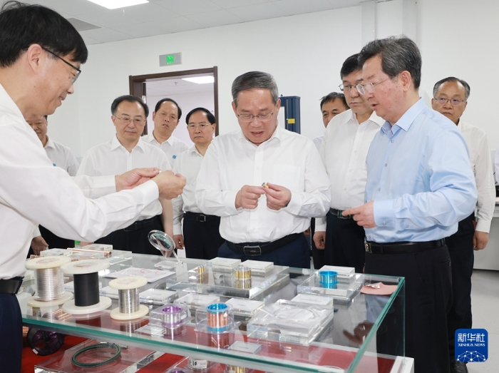 5月22日至23日，中共中央政治局常委、國務院總理李強在河南調研。這是5月22日，李強在中原科技城河南省科學院調研。新華社記者 王曄 攝
