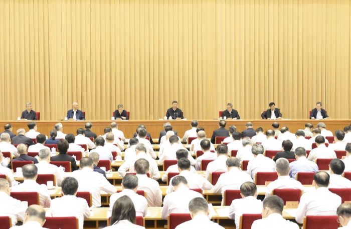 9月9日至10日，全國教育大會在北京召開。中共中央總書記、國家主席、中央軍委主席習(xí)近平出席會議并發(fā)表重要講話。李強(qiáng)、趙樂際、王滬寧、蔡奇、丁薛祥、李希出席會議。新華社記者 李濤 攝