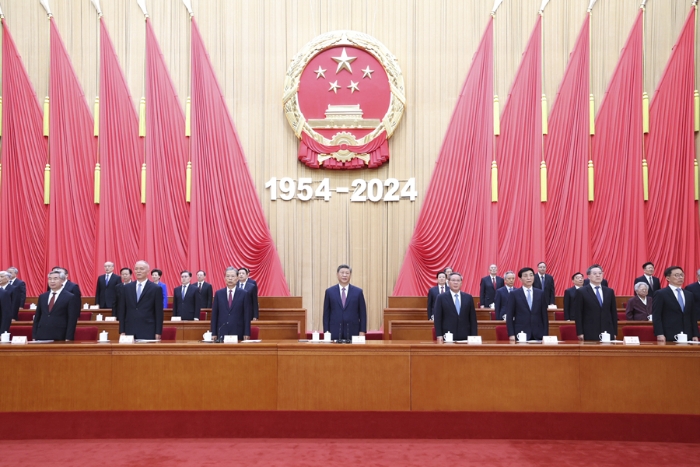 9月14日上午，中共中央、全國人大常委會在北京人民大會堂隆重舉行慶祝全國人民代表大會成立70周年大會。習(xí)近平、李強、趙樂際、王滬寧、蔡奇、丁薛祥、李希、韓正等出席大會。新華社記者 鞠鵬 攝