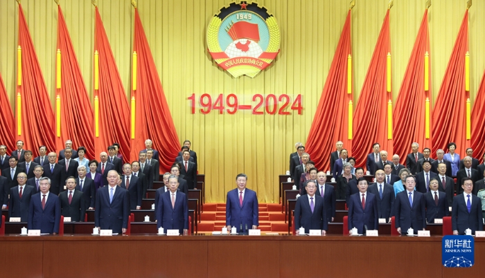 9月20日上午，中共中央、全國政協(xié)在全國政協(xié)禮堂隆重舉行慶祝中國人民政治協(xié)商會議成立75周年大會。習(xí)近平、李強(qiáng)、趙樂際、王滬寧、蔡奇、丁薛祥、李希、韓正等出席大會。新華社記者 鞠鵬 攝