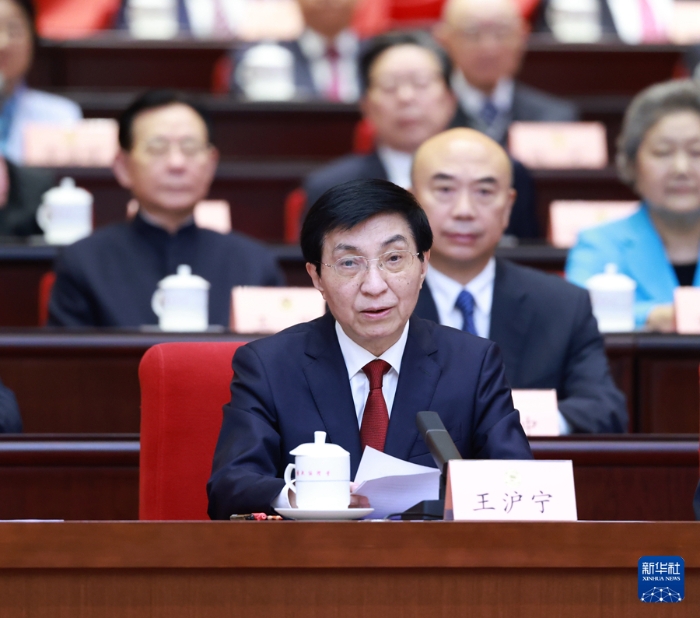 9月20日上午，中共中央、全國政協(xié)在全國政協(xié)禮堂隆重舉行慶祝中國人民政治協(xié)商會議成立75周年大會。中共中央政治局常委、全國政協(xié)主席王滬寧主持大會。新華社記者 王曄 攝