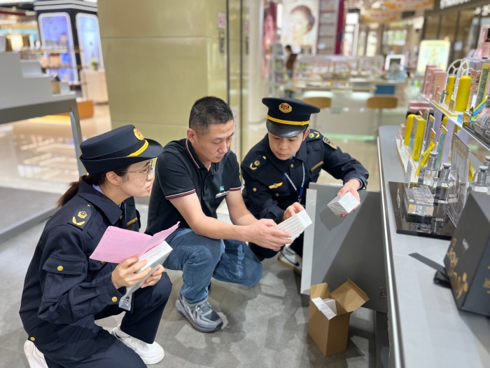湖州南潯開(kāi)展化妝品質(zhì)量安全專項(xiàng)檢查1