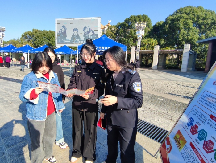 圖為南豐縣開展普法宣傳活動現(xiàn)場。（通訊員鄢國卿 攝）