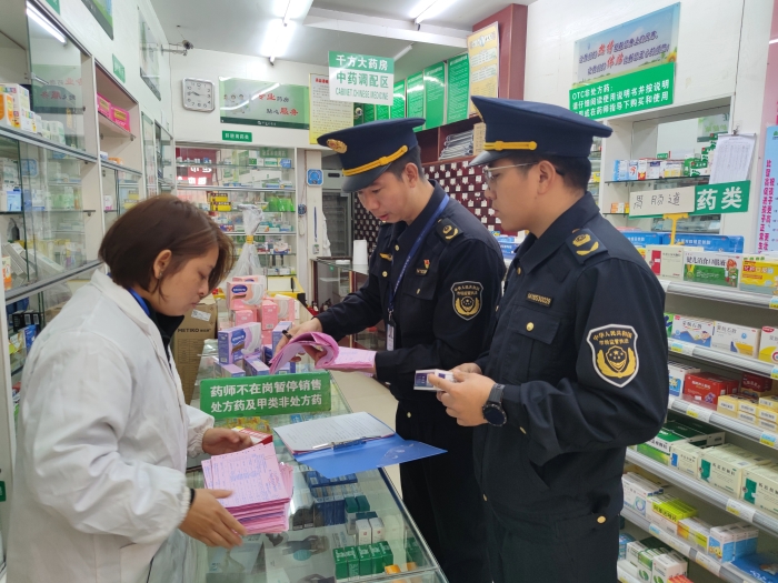南豐專項(xiàng)檢查冬季藥品安全2
