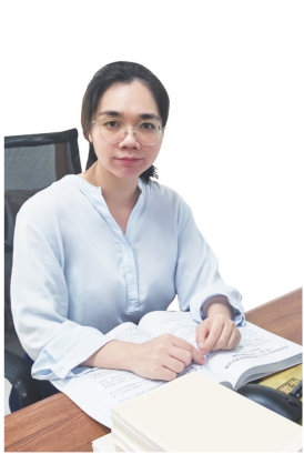國家化妝品檢查員、海南省瓊海市市場監(jiān)管局藥品醫(yī)療器械化妝品監(jiān)督管理室副主任。熟悉產(chǎn)業(yè)情況，在化妝品檢查和指導(dǎo)企業(yè)合規(guī)方面具有豐富經(jīng)驗。